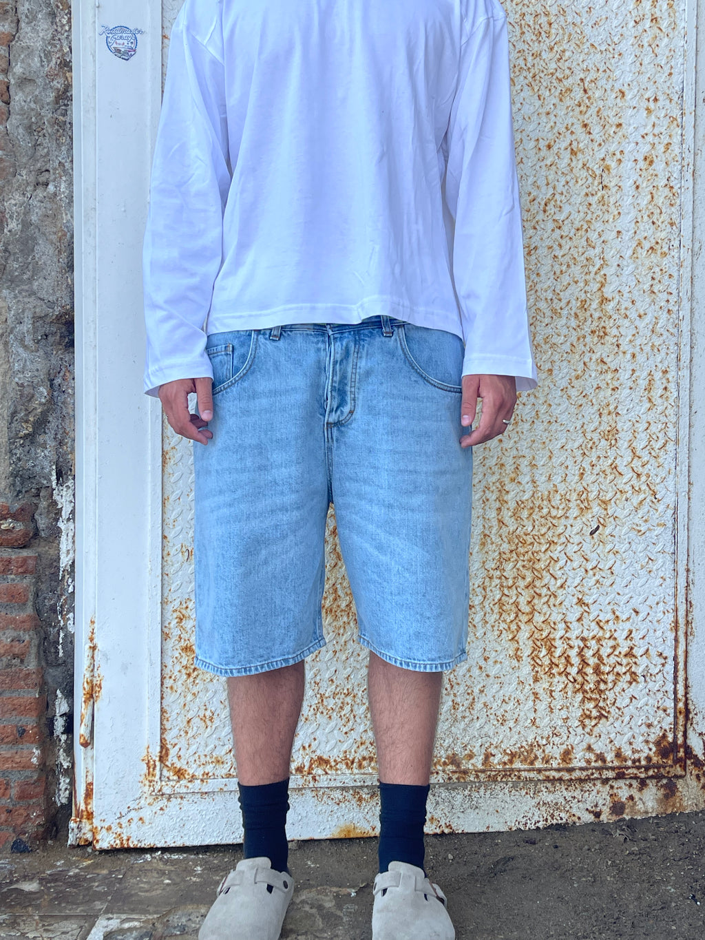 SHORTS IN DENIM