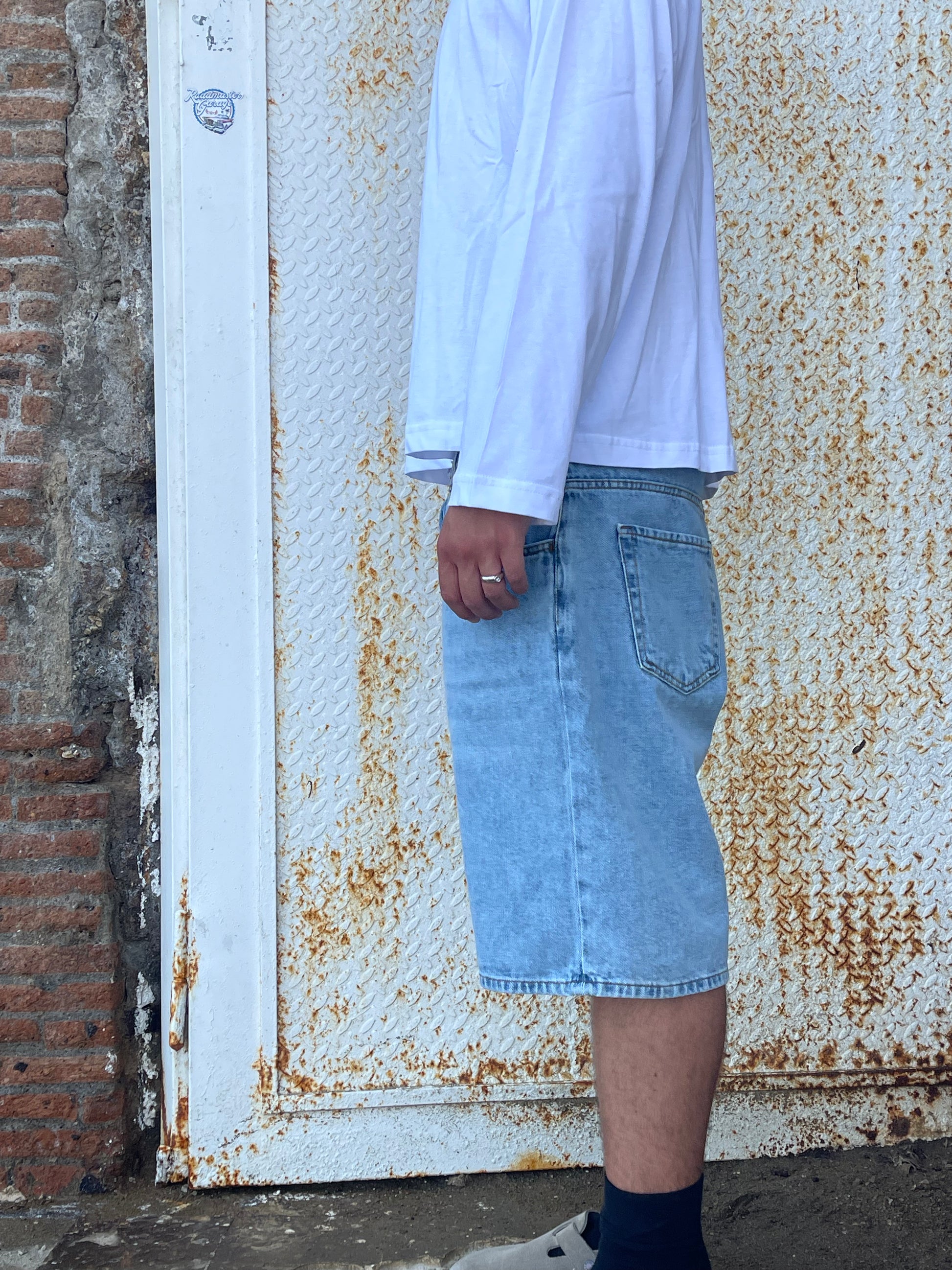 SHORTS IN DENIM